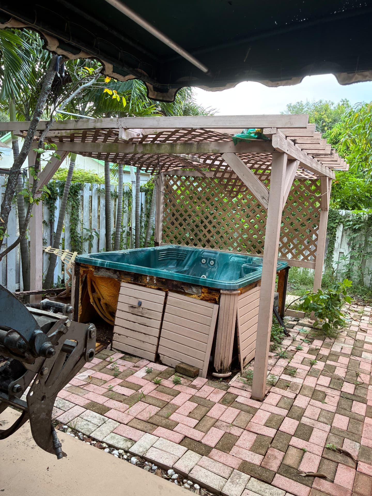 Before — old hot tub under a pergola — hot tub removal by All Out Rubbish in Palm Beach County, Florida